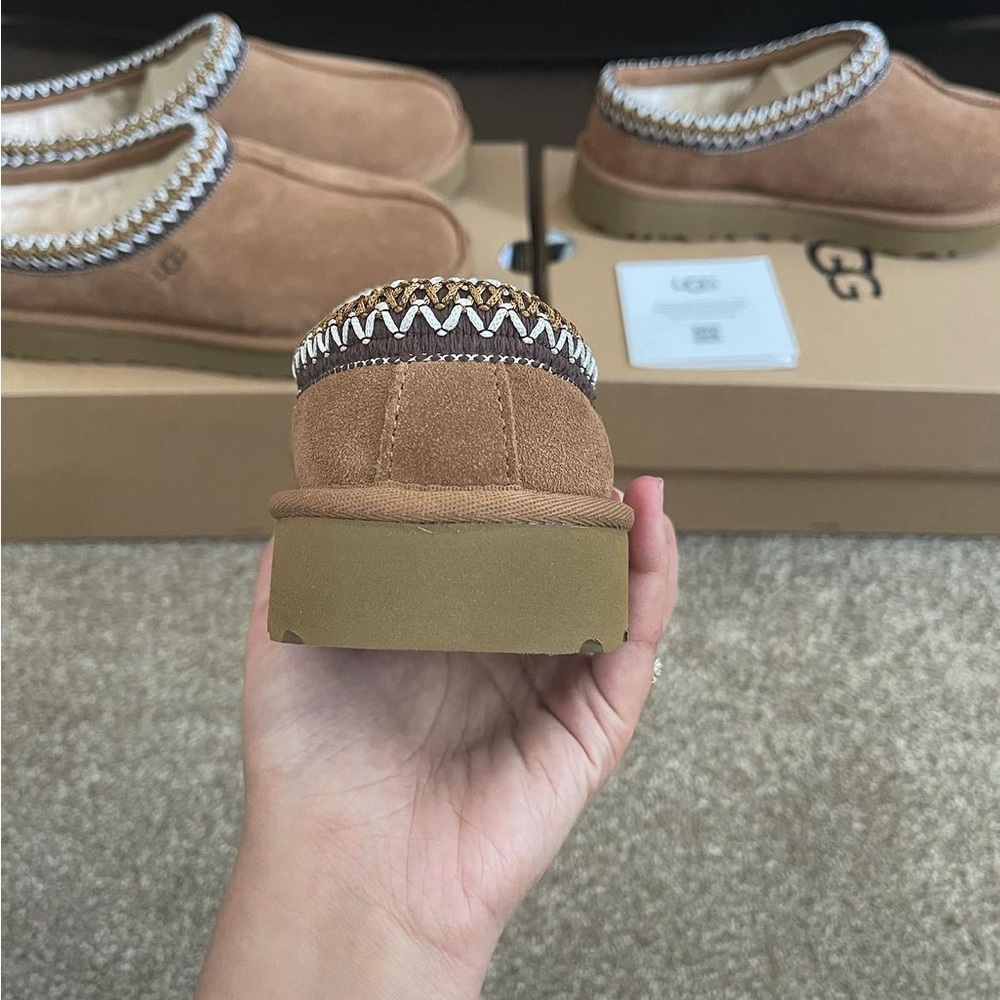 NWT UGG Tasman in Chestnut/Brown Sheepskin Fur Slippers | Fall Closet Staple - Picture 5 of 8